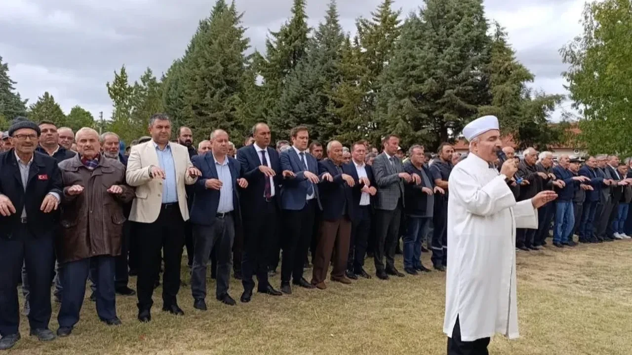 Kütahya Gediz’de vatandaşların yağmur duasının ardından yağmur yağdı