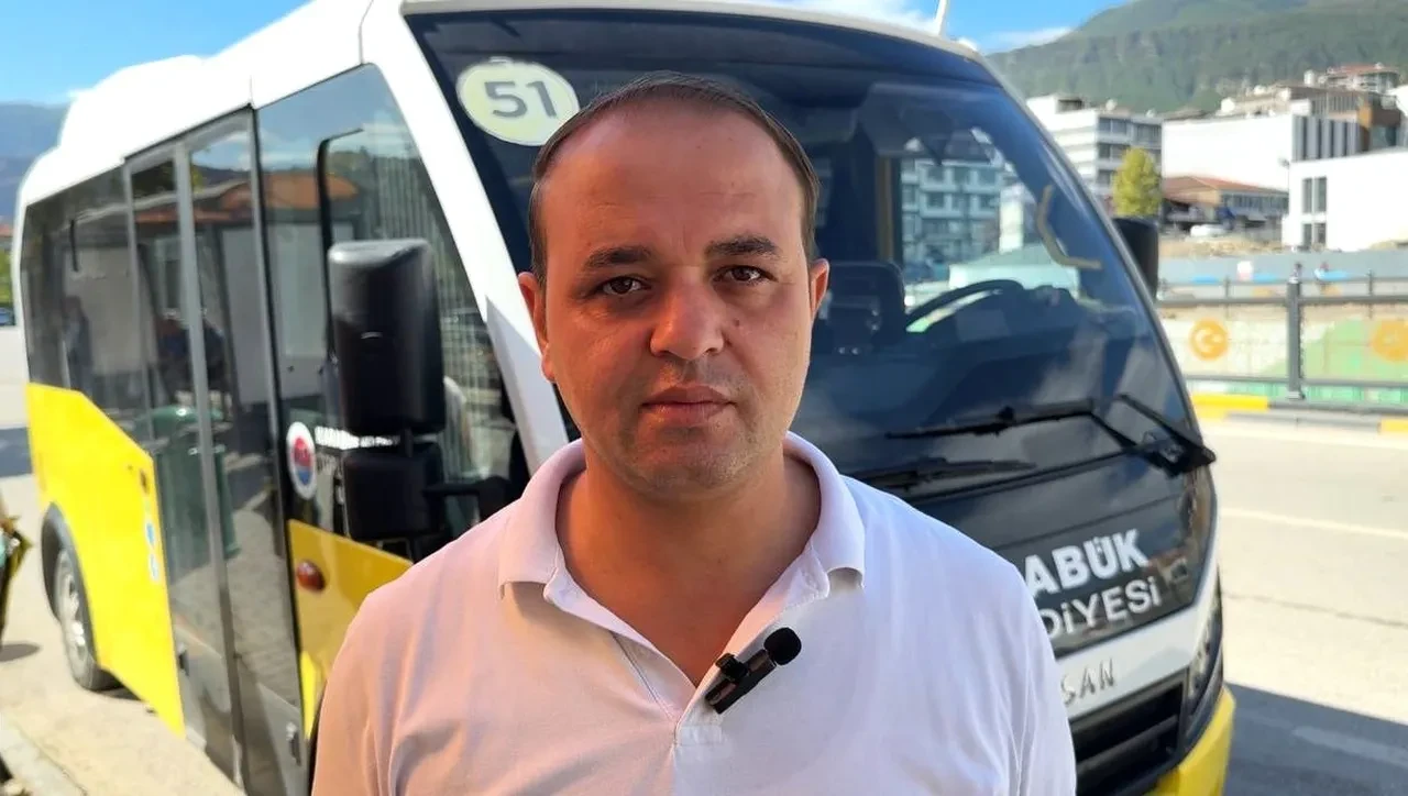 Minibüste panik anları! Sağlık personeli müdahale etti, şoför dakikalarla yarıştı