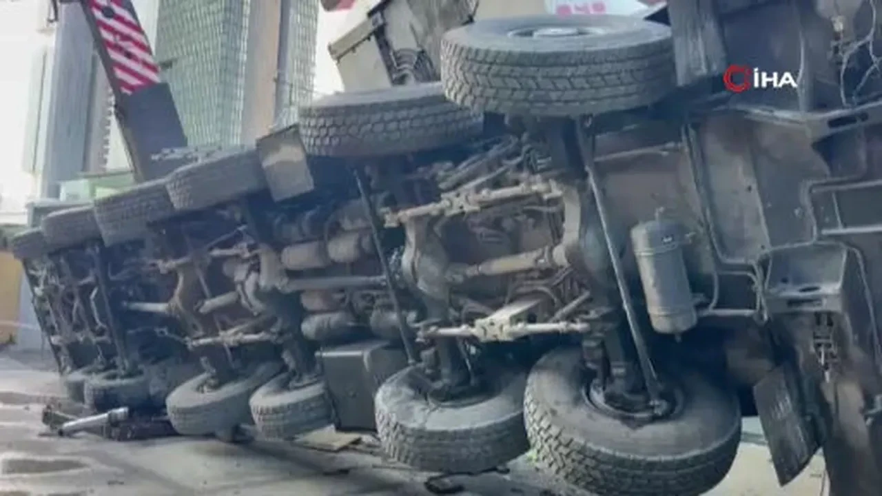 Şişli'de inşaat alanındaki vinç 50 metreden devrildi!