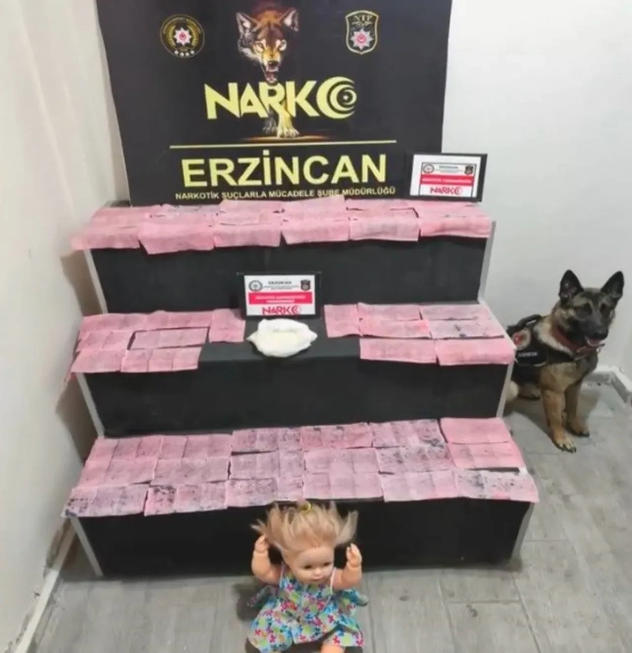 Şoke eden olay! Zehir tacirlerinden akılalmaz yöntem: Uyuşturucuyu öyle bir yere saklamışlar ki