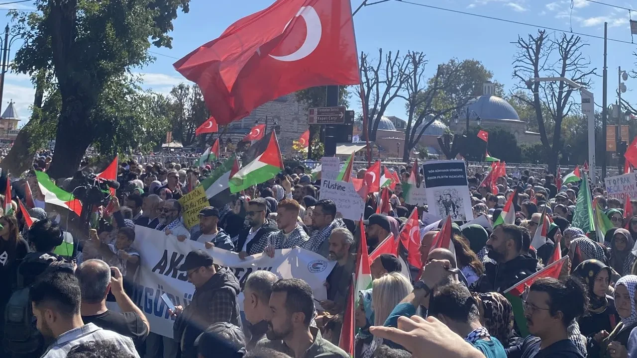 Ankara ve İstanbul'da büyük Filistin yürüyüşü! Gazze'ye dua, İsrail'e lanet