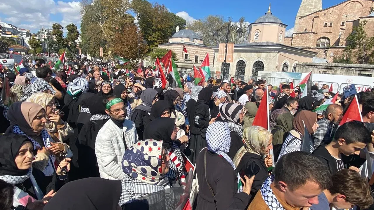 Ankara ve İstanbul'da büyük Filistin yürüyüşü! Gazze'ye dua, İsrail'e lanet