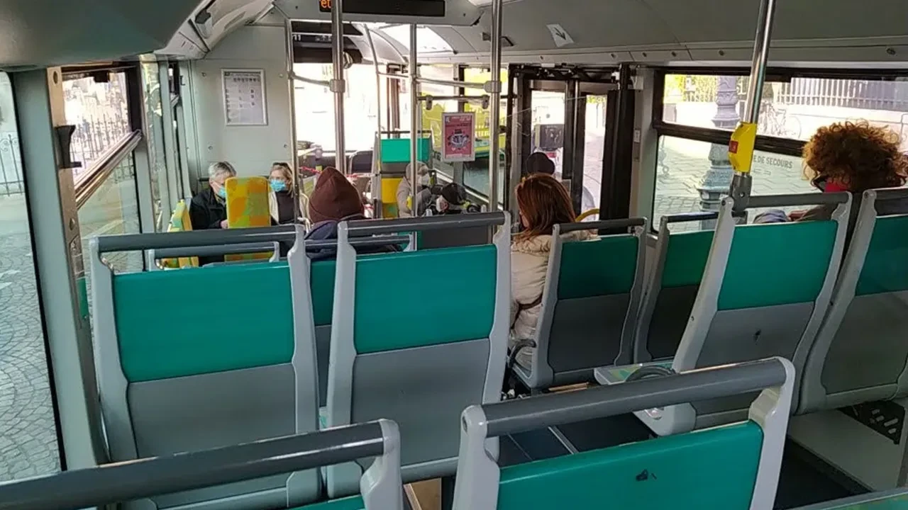 Baba, 6 aylık bebeğini otobüste unuttu! İner inmez telefonuna sarıldı