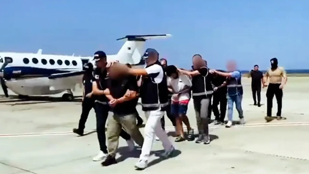Bakan Yerlikaya duyurdu! Kırmızı bültenle aranan 6 suçlu, Türkiye'ye getirildi