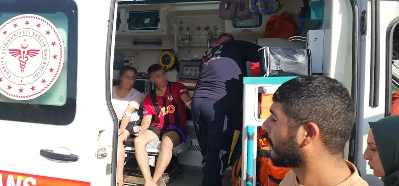 Fırat Nehri'nde ölüm-kalım savaşı! 2 genç için seferber oldular