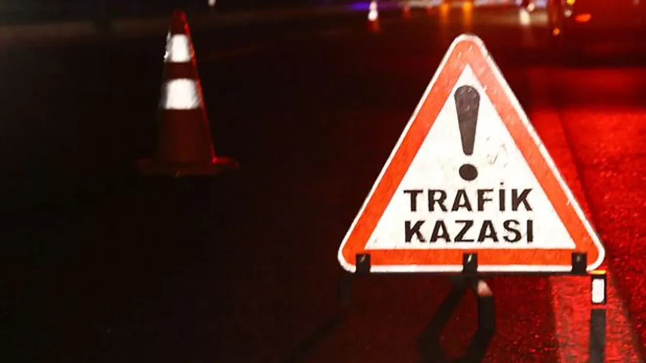 Freni arızalanan kamyon iş yerlerine daldı