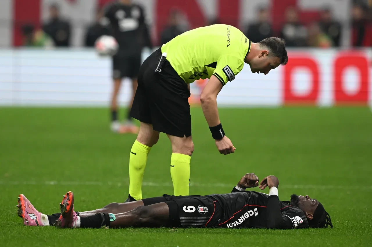 Galatasaray-Beşiktaş maçında 'kural hatası' iddiası: Derbi tekrar edilebilir