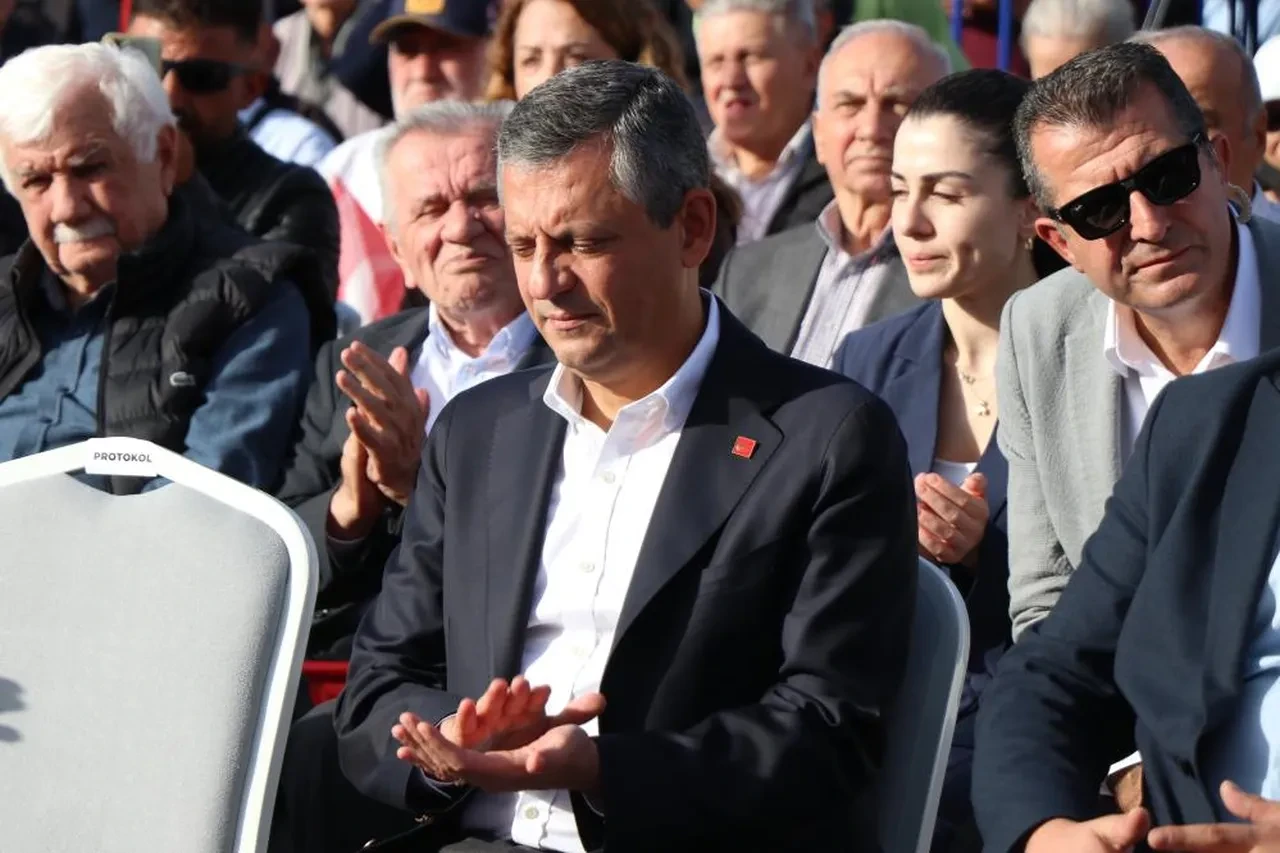 Hırsız ve rüşvetçi kim? Özgür Özel bu 2 kelimeyi kullanmak için gerekçesini duyurdu