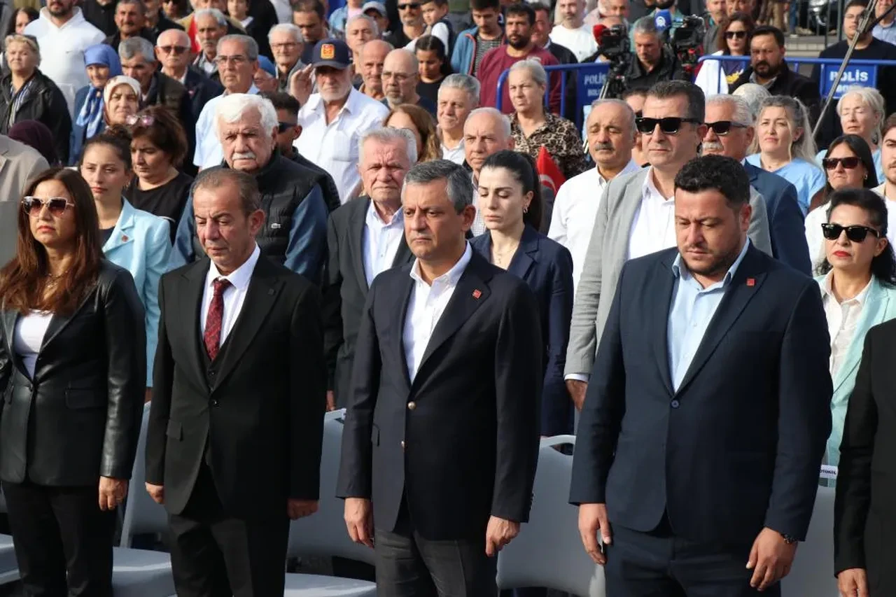 Hırsız ve rüşvetçi kim? Özgür Özel bu 2 kelimeyi kullanmak için gerekçesini duyurdu