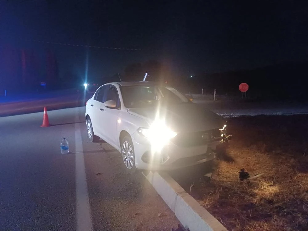 Çorum’da refüje çarpan araçta inanılmaz kurtuluş!