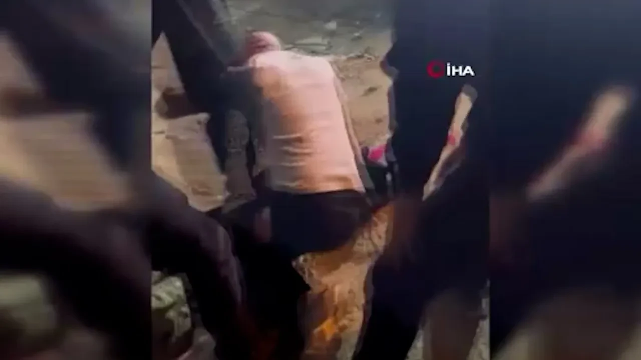 Kadını darbeden saldırganı vatandaşlar evire çevire dövdü! O anlar kamerada 