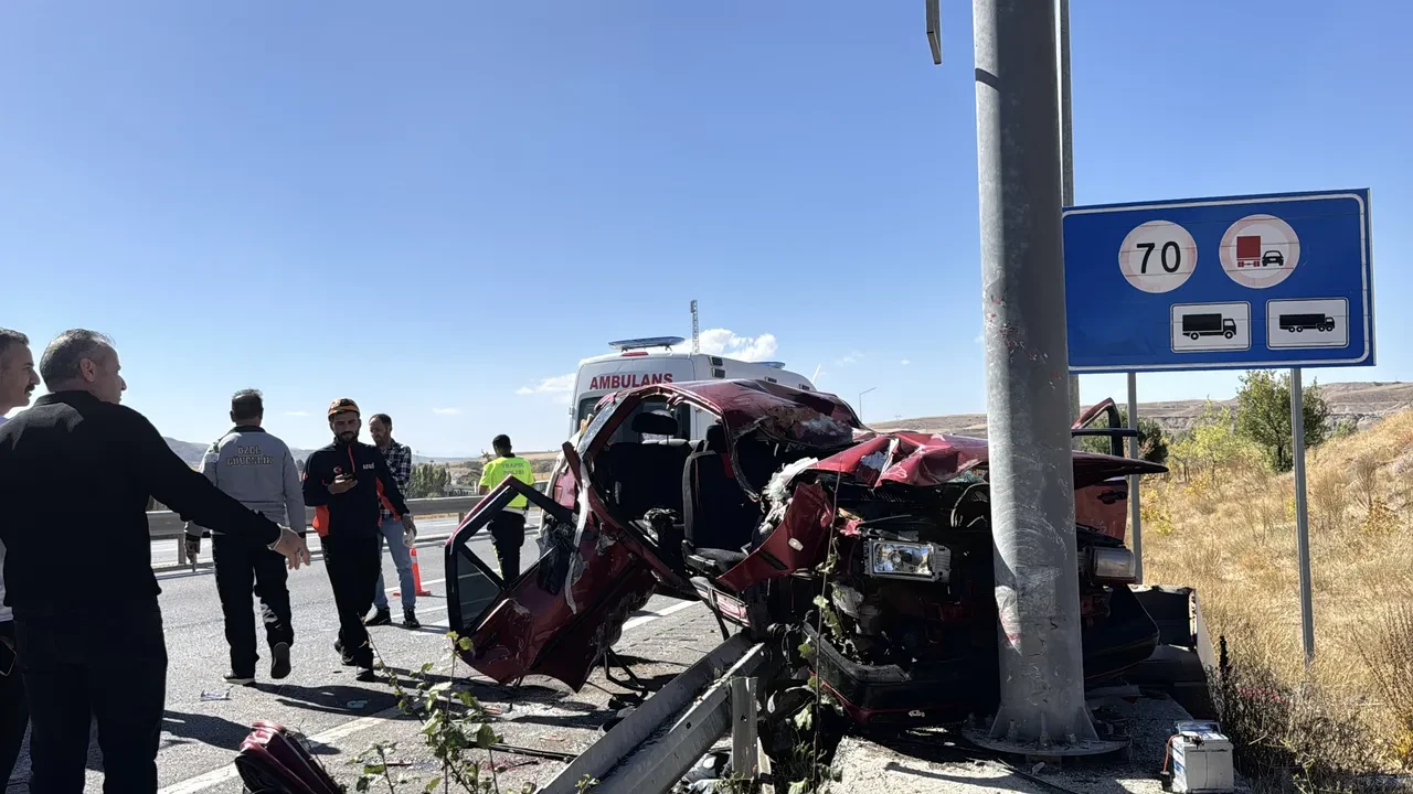 LPG tankı yerinden fırladı: Sivas'taki feci kazada çok sayıda yaralı var!