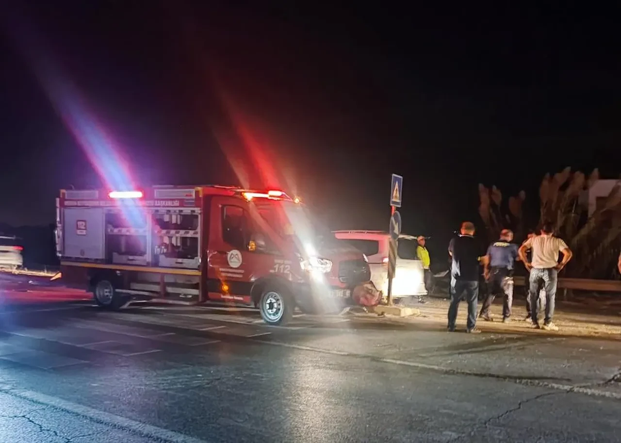 Mersin'de iki otomobil çarpıştı: Ölü ve yaralılar var!