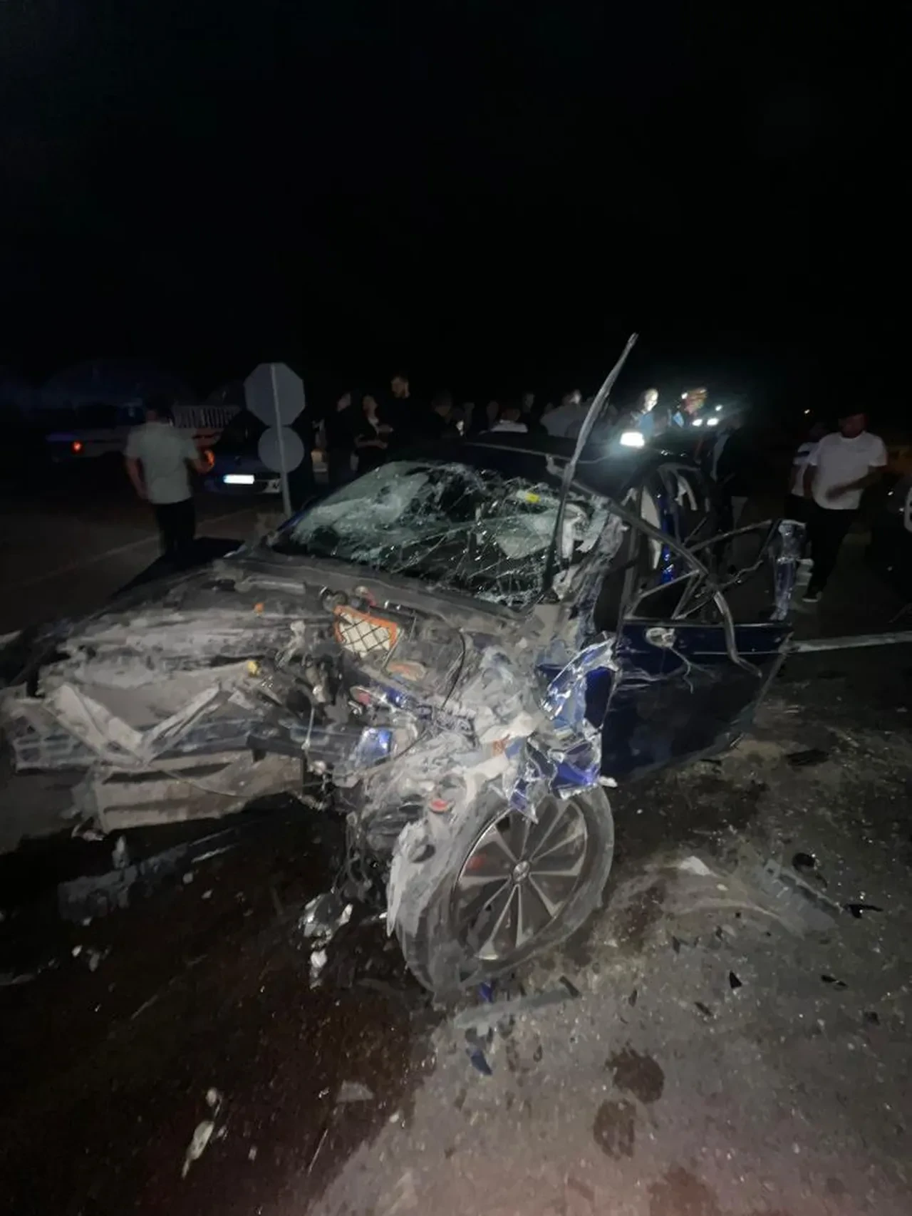 Otomobil tırla çarpıştı: 1'i ağır 5 kişi yaralı