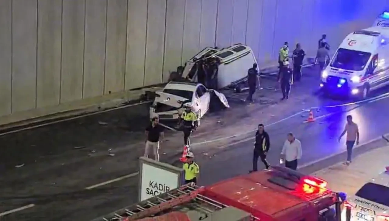 Şanlıurfa'da trafiği kilitleyen zincirleme kaza: Çok sayıda yaralı var