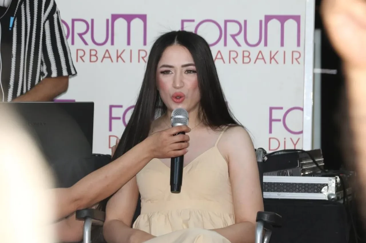 Sevgilisi canına kastetmişti! Mutlu Kaya 10 yıl sonra sahneye çıktı: Teklifler için kararını açıkladı