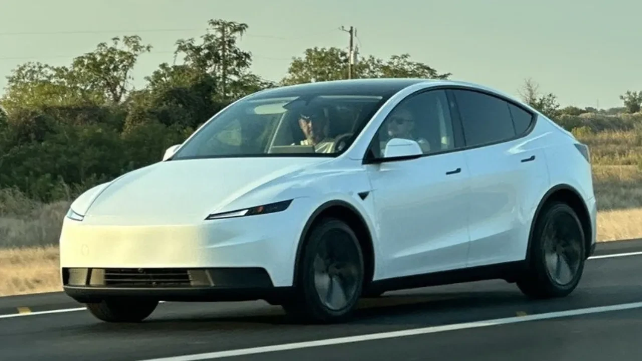 Uygun fiyatlı Tesla Model Y yolda görüntülendi