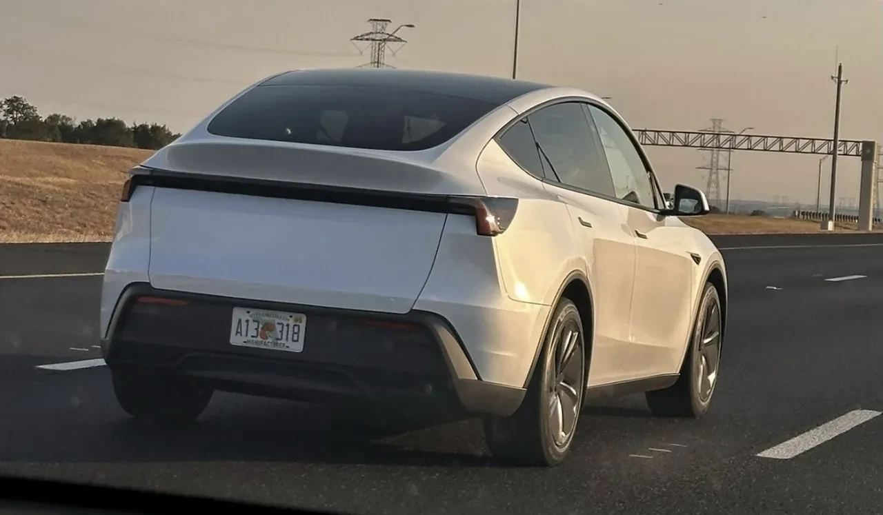 Uygun fiyatlı Tesla Model Y yolda görüntülendi