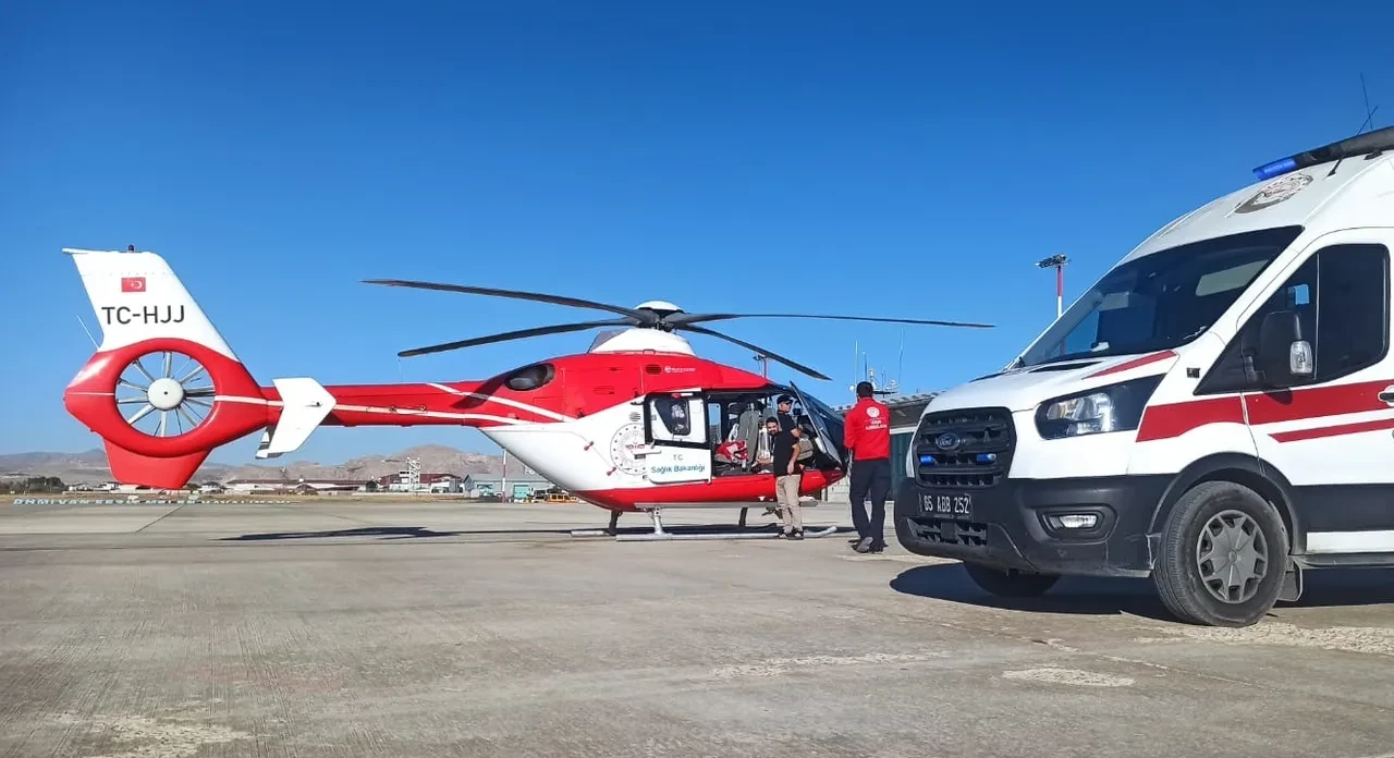 Van'da bir bebek ambulans uçakla İstanbul'a sevk edildi