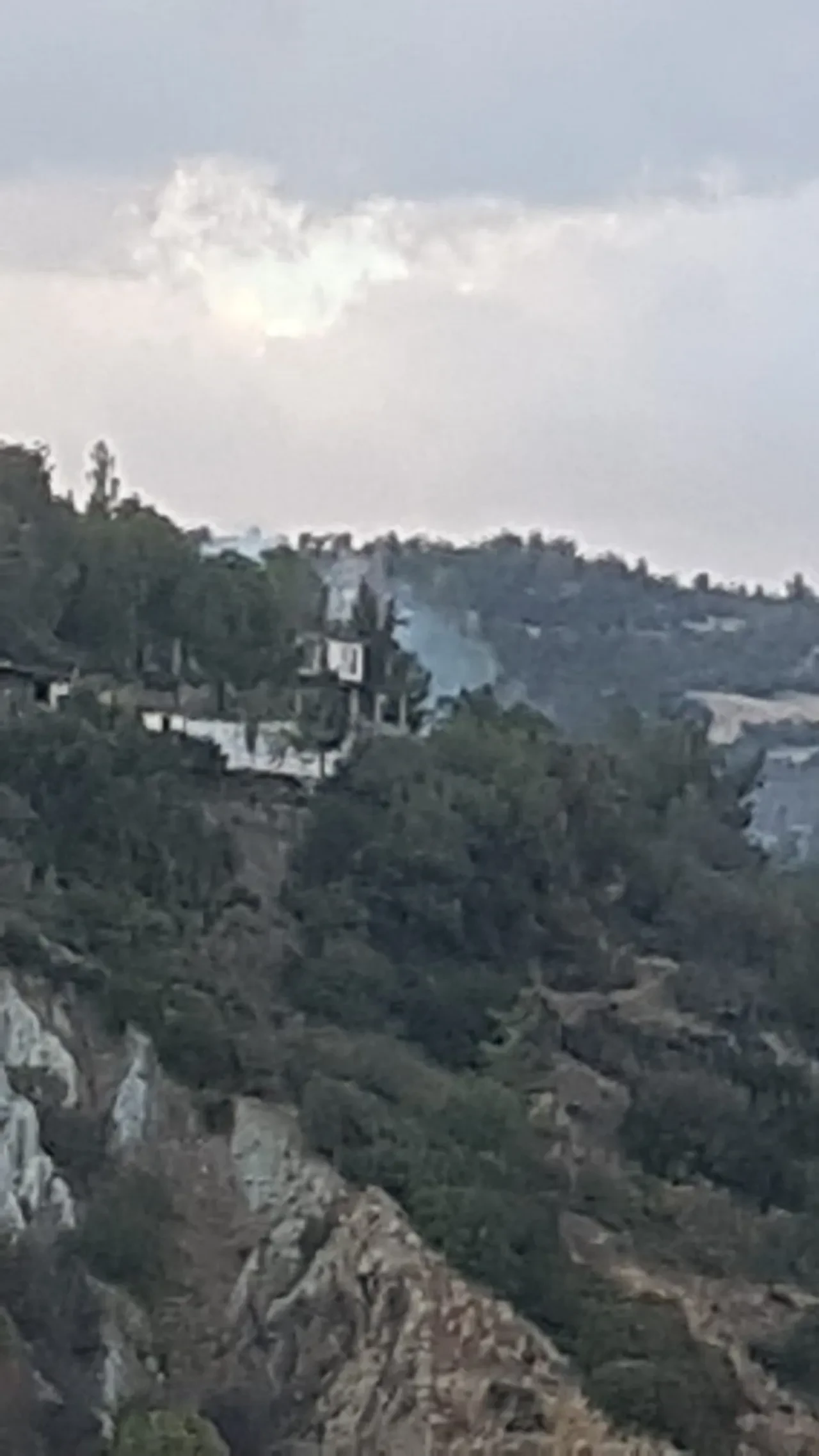 Ateşle yaptığı temizlik yangına neden oldu