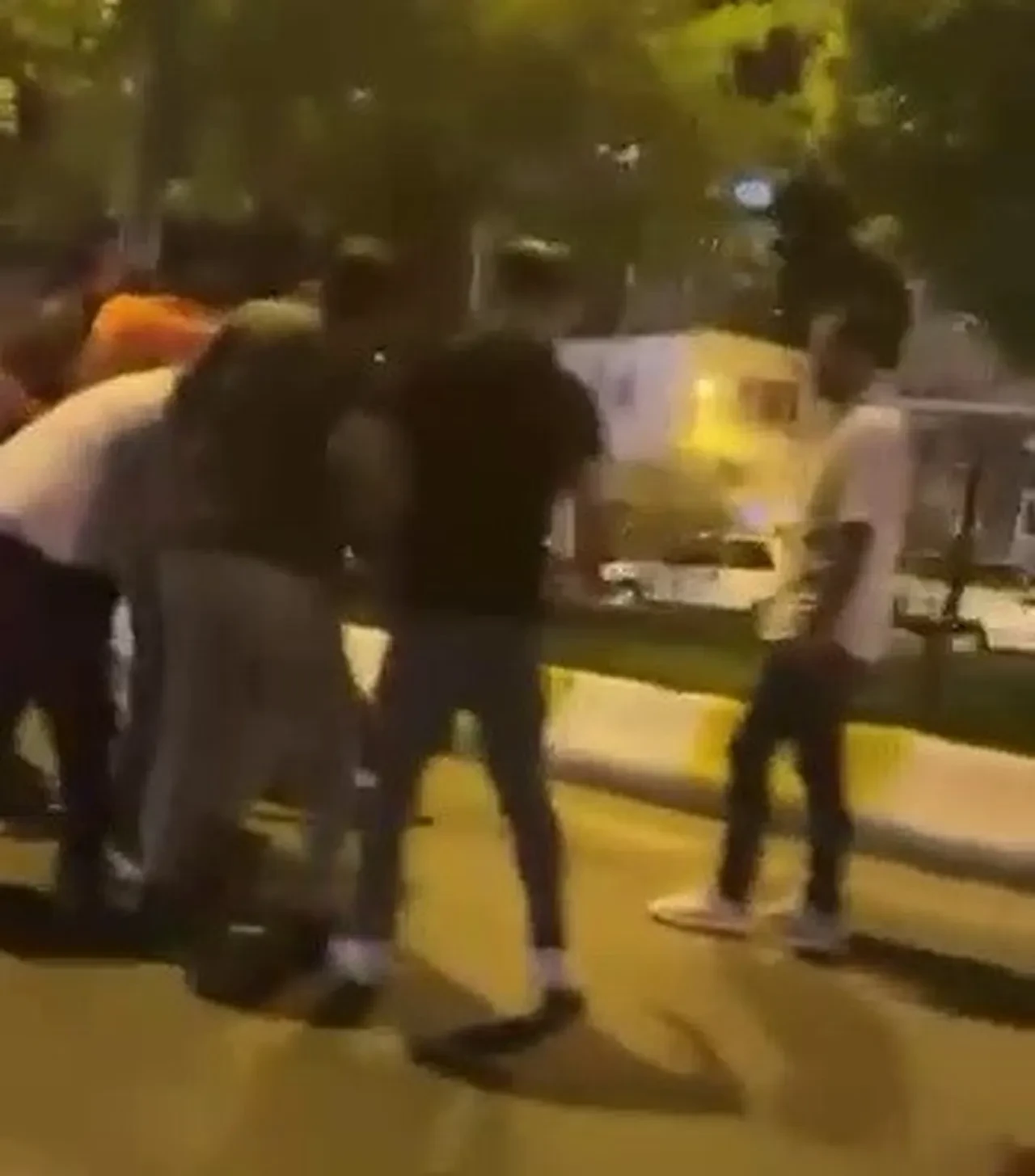 Baba-oğul kavgası kanlı bitti! Sokak ortasında bıçakladı