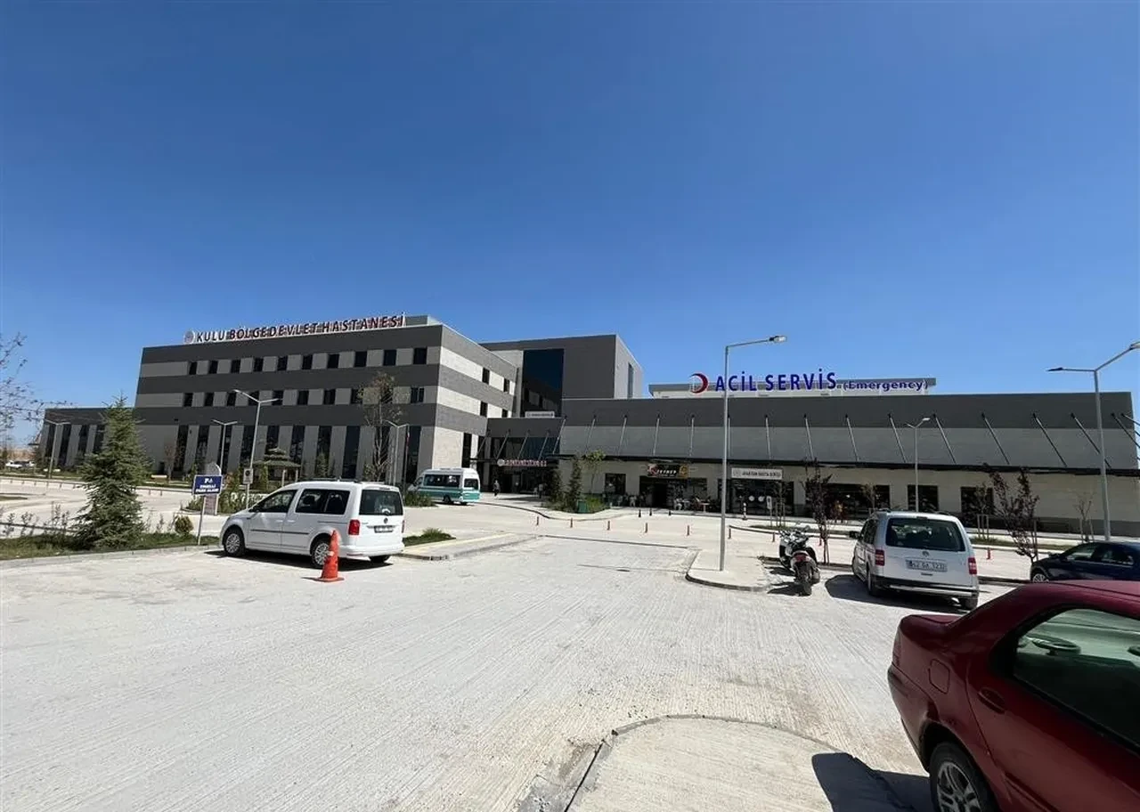 Babasının izinden gidiyor! Baba-oğul aynı hastanede görevde