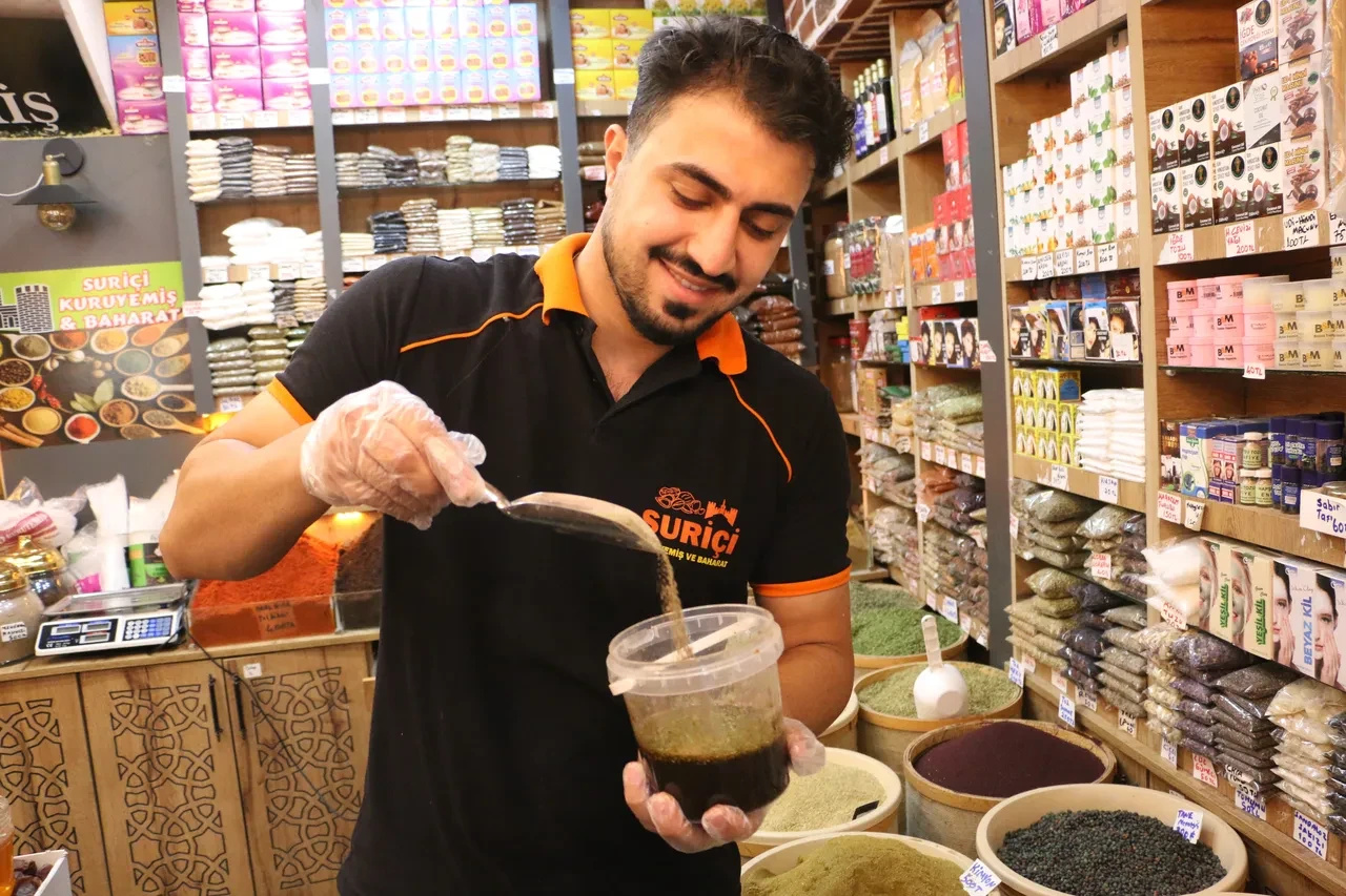 Bunu tüketen sabah dinç kalkıyor, iki günde gribi kesiyor! 25 farklı bitki karışımına talep yağıyor