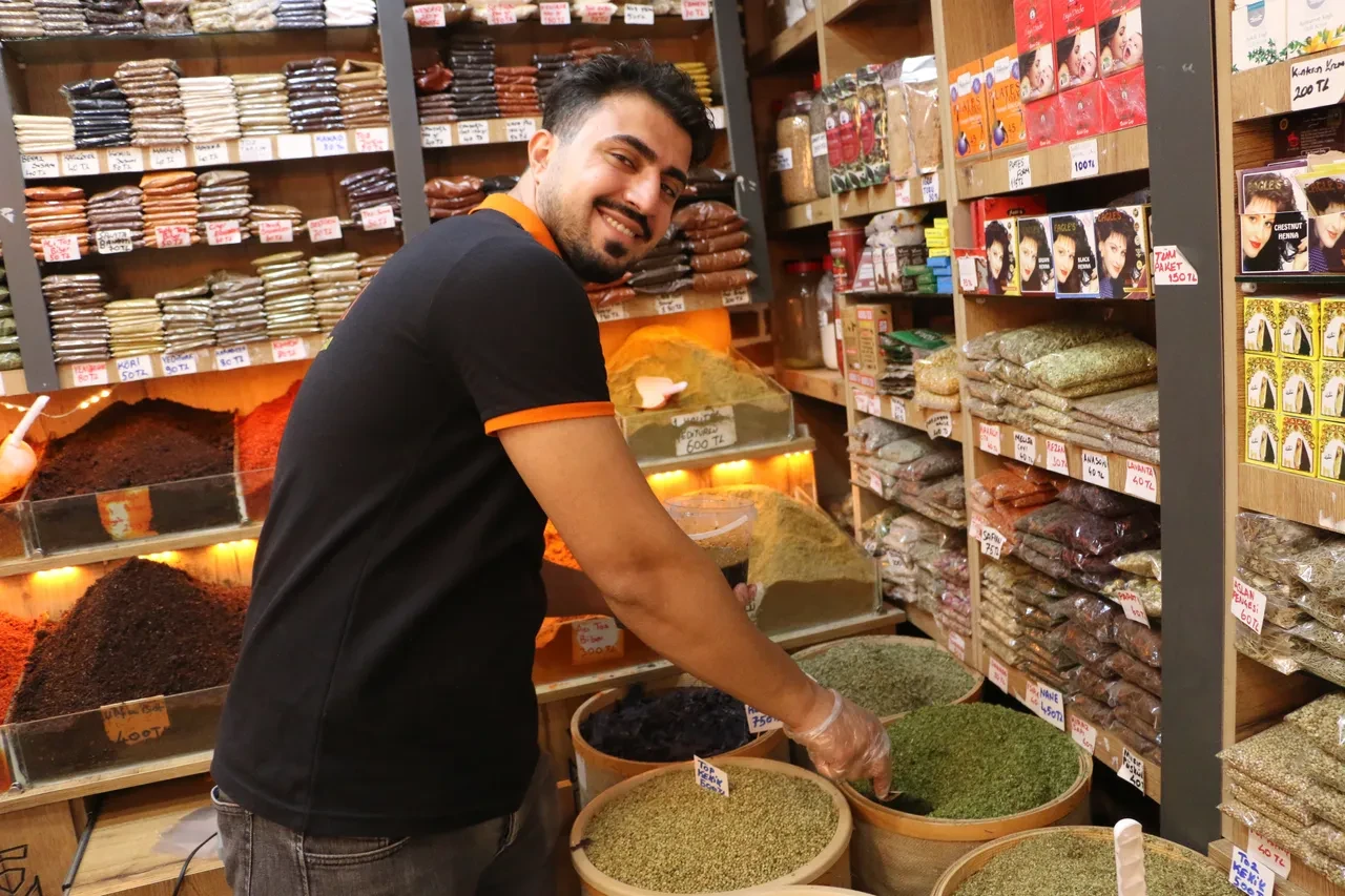 Bunu tüketen sabah dinç kalkıyor, iki günde gribi kesiyor! 25 farklı bitki karışımına talep yağıyor