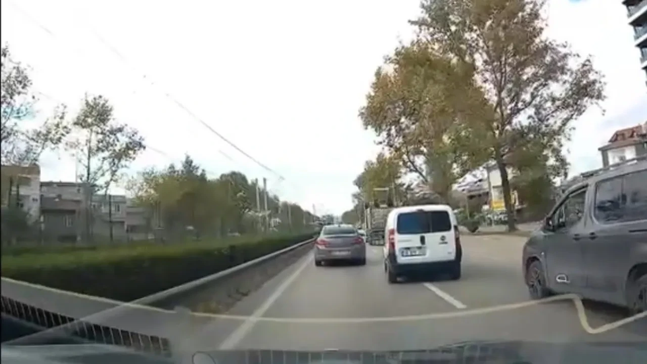 Bursa'da ticari araç sürücüsü yürekleri ağza getirdi! O anlar kamerada