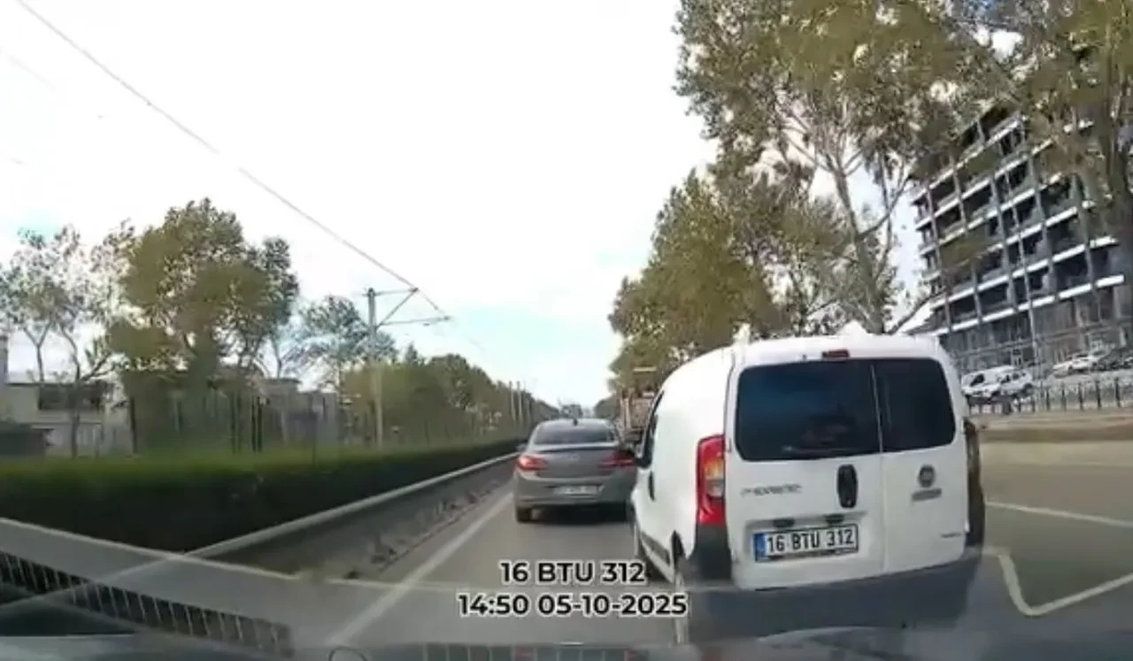 Bursa'da ticari araç sürücüsü yürekleri ağza getirdi! O anlar kamerada