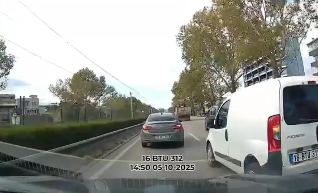 Bursa'da ticari araç sürücüsü yürekleri ağza getirdi! O anlar kamerada