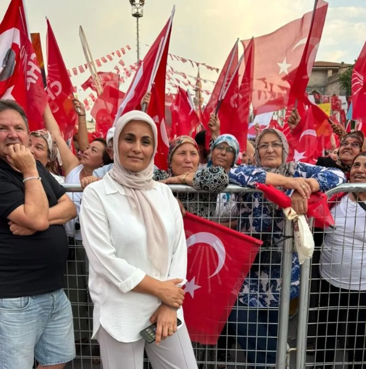 CHP'de istifalar bitmiyor! "Evraklar parçalandı" diyerek duyurdu