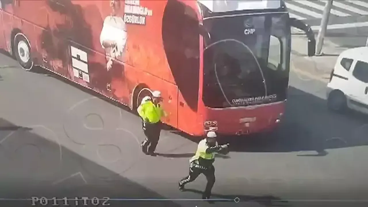 CHP'nin şoförü polisin üstüne otobüs sürmüştü! Savunması pes dedirtti. 