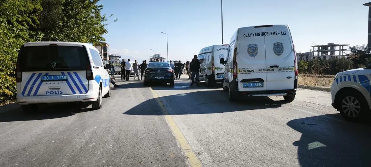 Denizli'de sabah dehşete düşüren olay! Seyir halindeki araca kanlı pusu