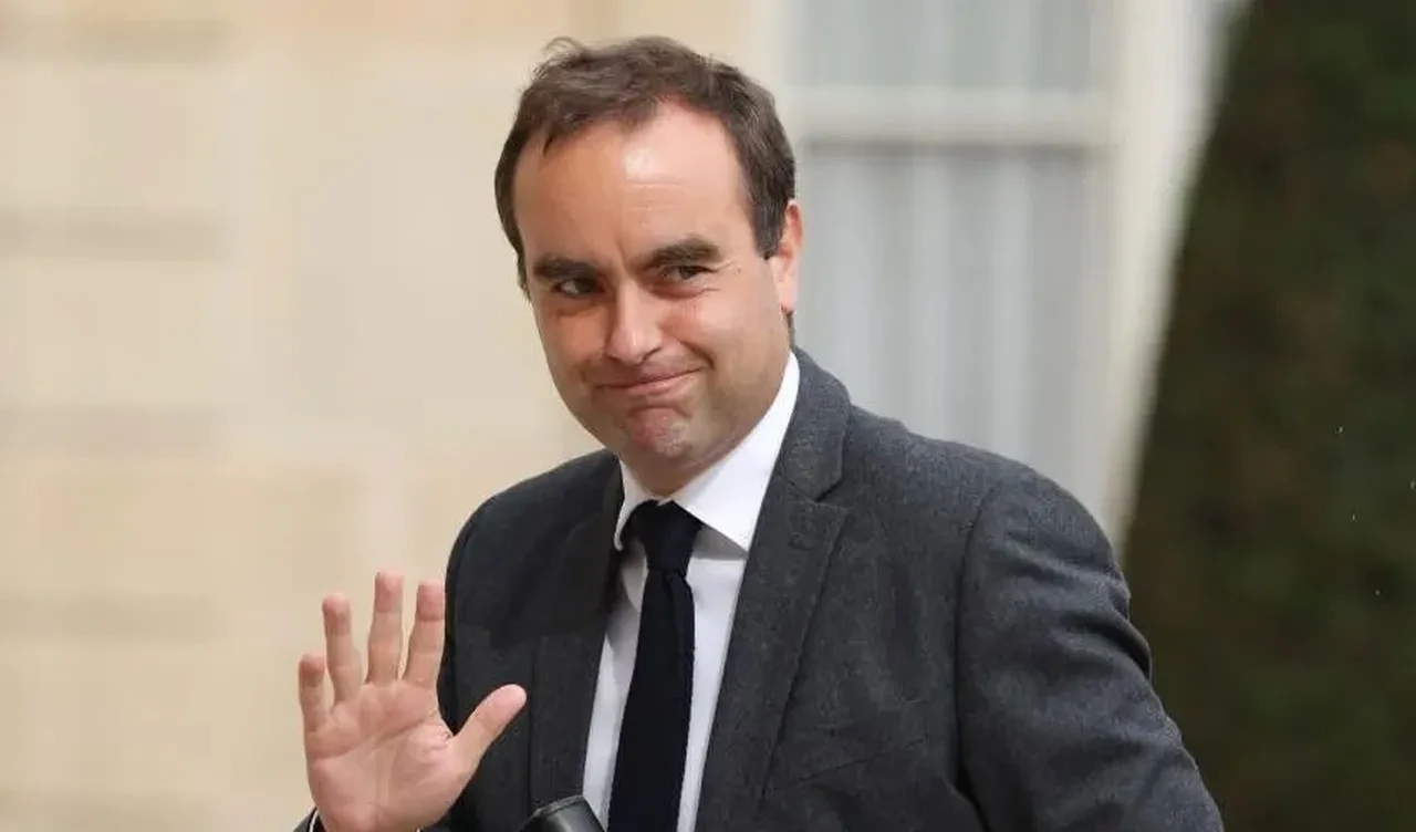 Dün hükümeti kuran Fransa Başbakanı Sebastien Lecornu istifasını verdi