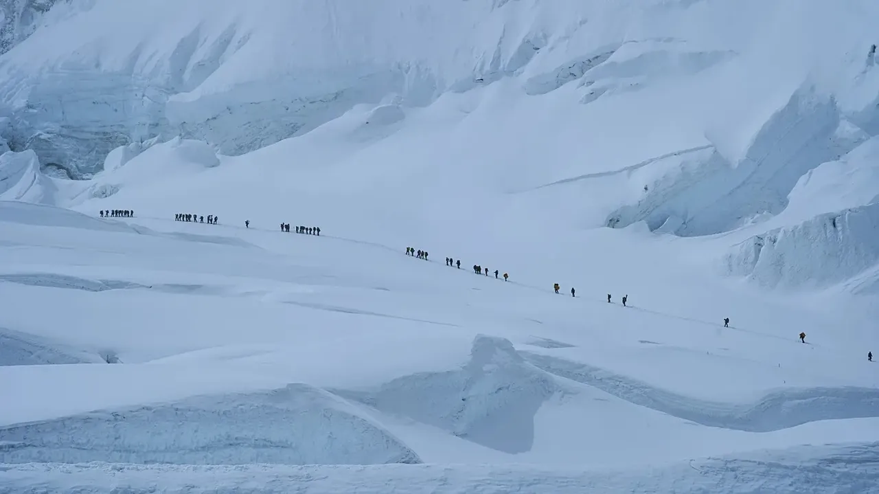 Everest’te ölü sayısı kaç son durum ne? Bin kişi fırtınada mahsur kaldı