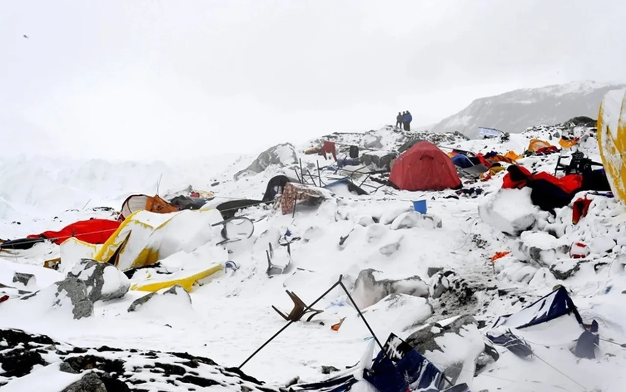 Everest’te ölü sayısı kaç son durum ne? Bin kişi fırtınada mahsur kaldı