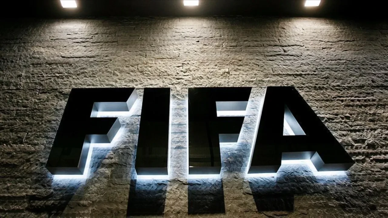 FIFA'dan iki Süper Lig kulübü için kritik karar! Transfer tahtaları kapandı