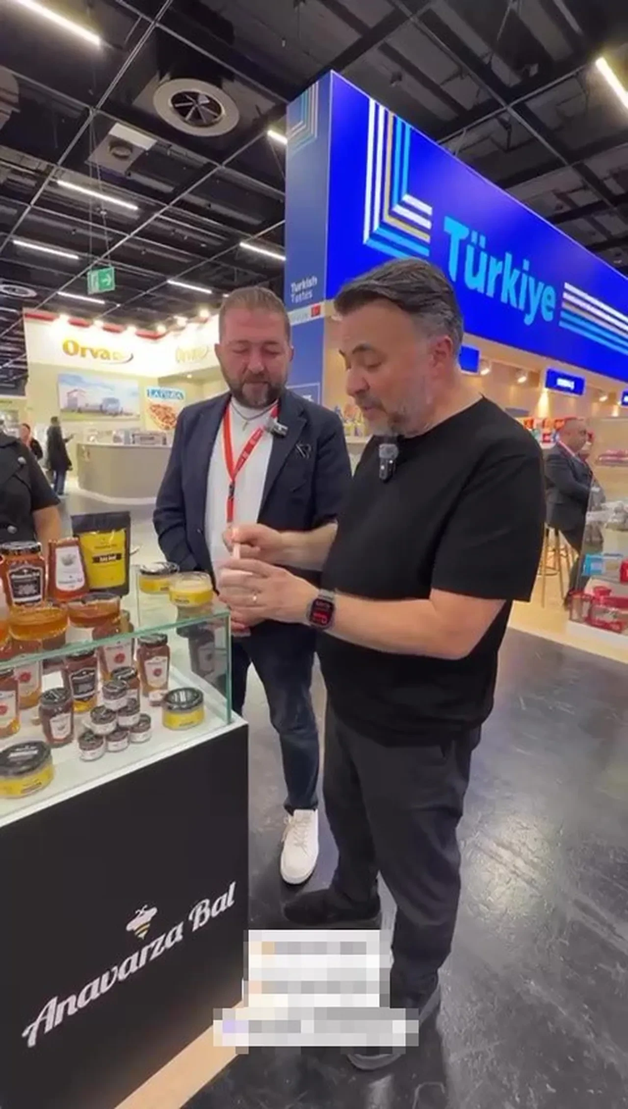 Firari FETÖ'cü Almanya'da influencerlığa soyundu! Adana balını tanıtıp Türklerden euro topluyor!