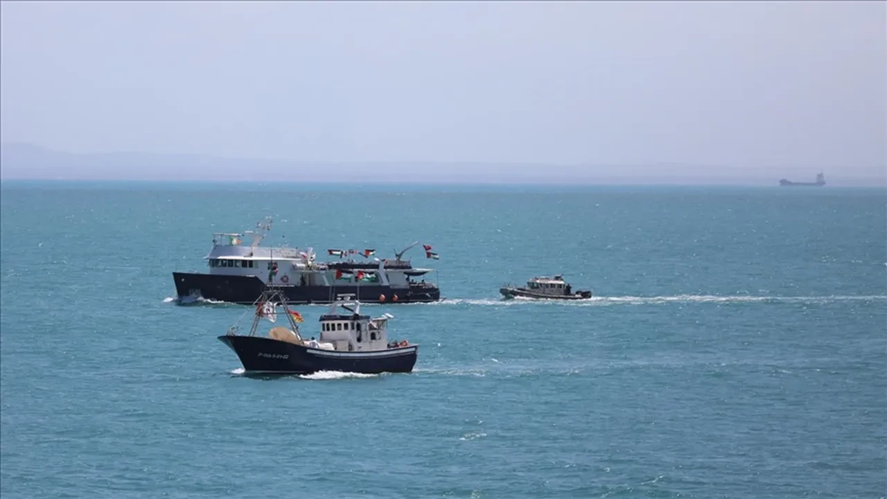 Gözaltındaki Sumud Filosu aktivistlerinden açlık grevi kararı! Nedenini açıkladılar