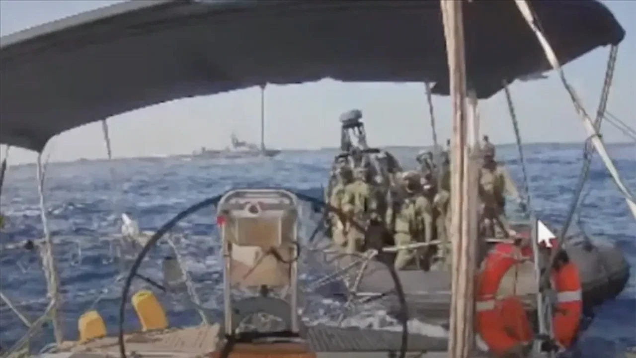 Gözaltındaki Sumud Filosu aktivistlerinden açlık grevi kararı! Nedenini açıkladılar