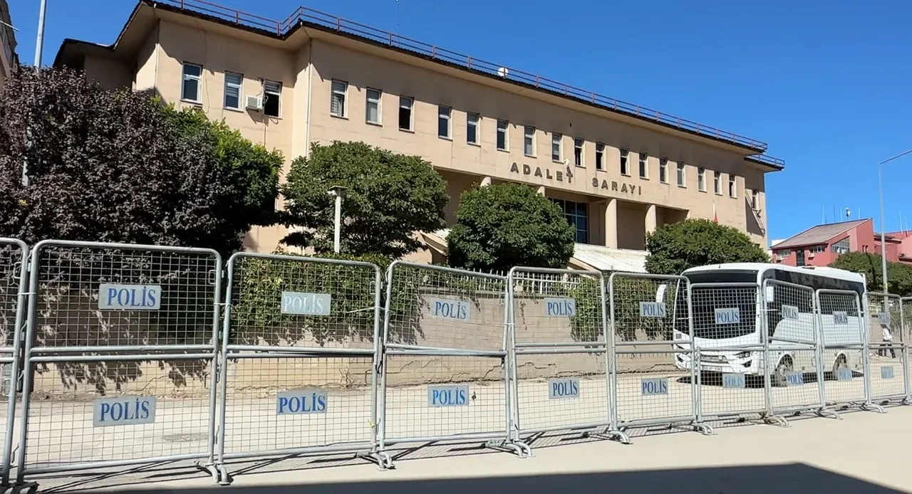 Hakkari'de bıçaklı saldırı: 21 yaşındaki genç hayatını kaybetti