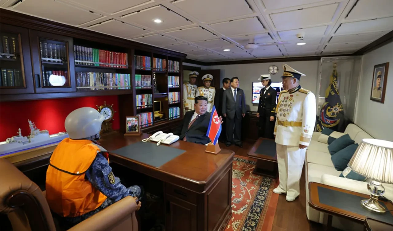 Kim Jong Un, Kuzey Kore'nin yeni savaş makinesini görücüye çıkardı: "Düşman provokasyonlarını caydıracak"