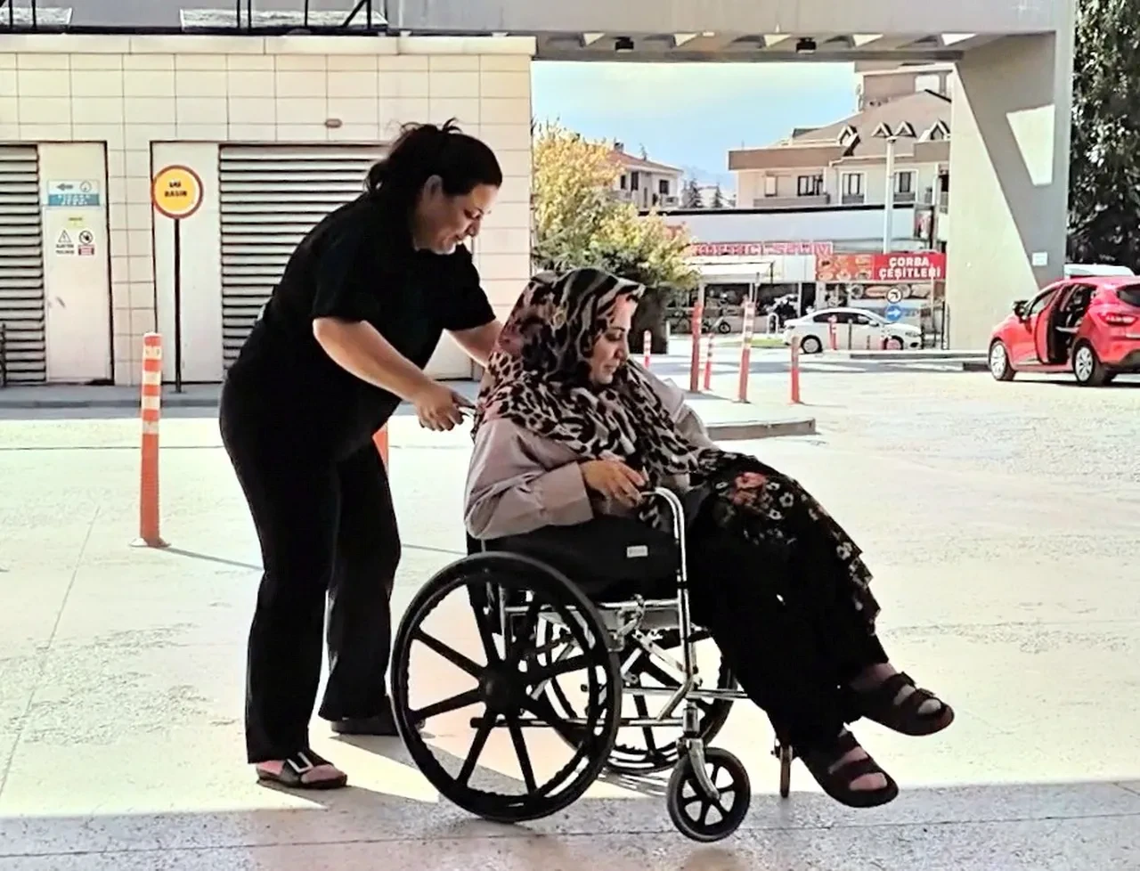 Piknik yaparken yılan saldırısı! Genç kadını ısırdı