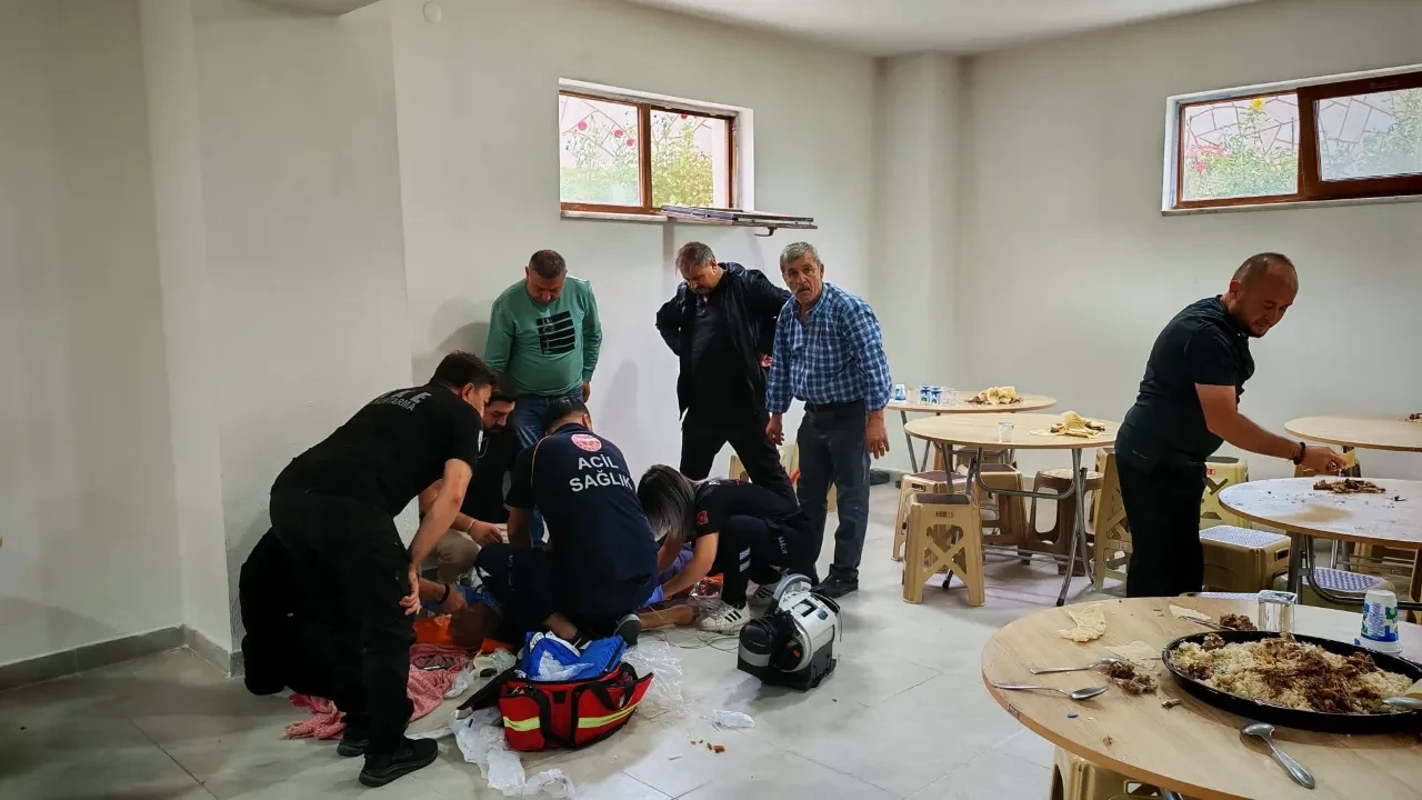 Yediği et yüzünden kalbi durdu! İşte o anlar