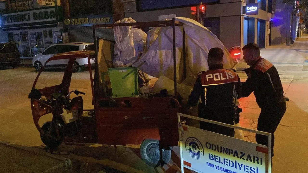 Alkollü ve ehliyetsiz sürücüden pişkin hareket! Kaza yaptığı araçla poz verdi