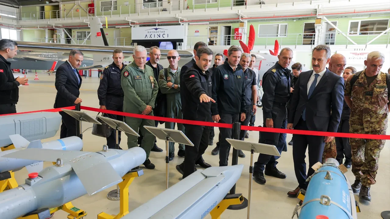 Baykar'a İtalya Savunma Bakanlığı'ndan ziyaret! En kritik araçlara sıkı takip