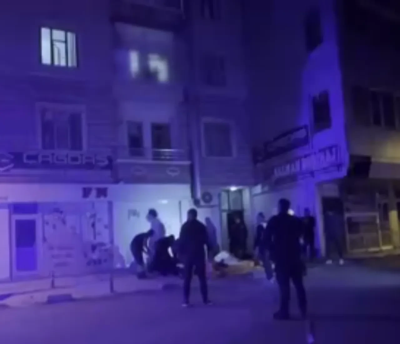 Boşandığı eşini darp etti çocuklarını rehin aldı! Küçük çocukların yalvarışları yürekleri dağladı