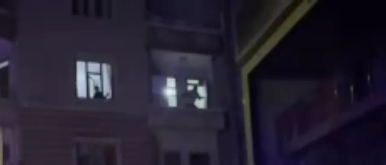 Boşandığı eşini darp etti çocuklarını rehin aldı! Küçük çocukların yalvarışları yürekleri dağladı