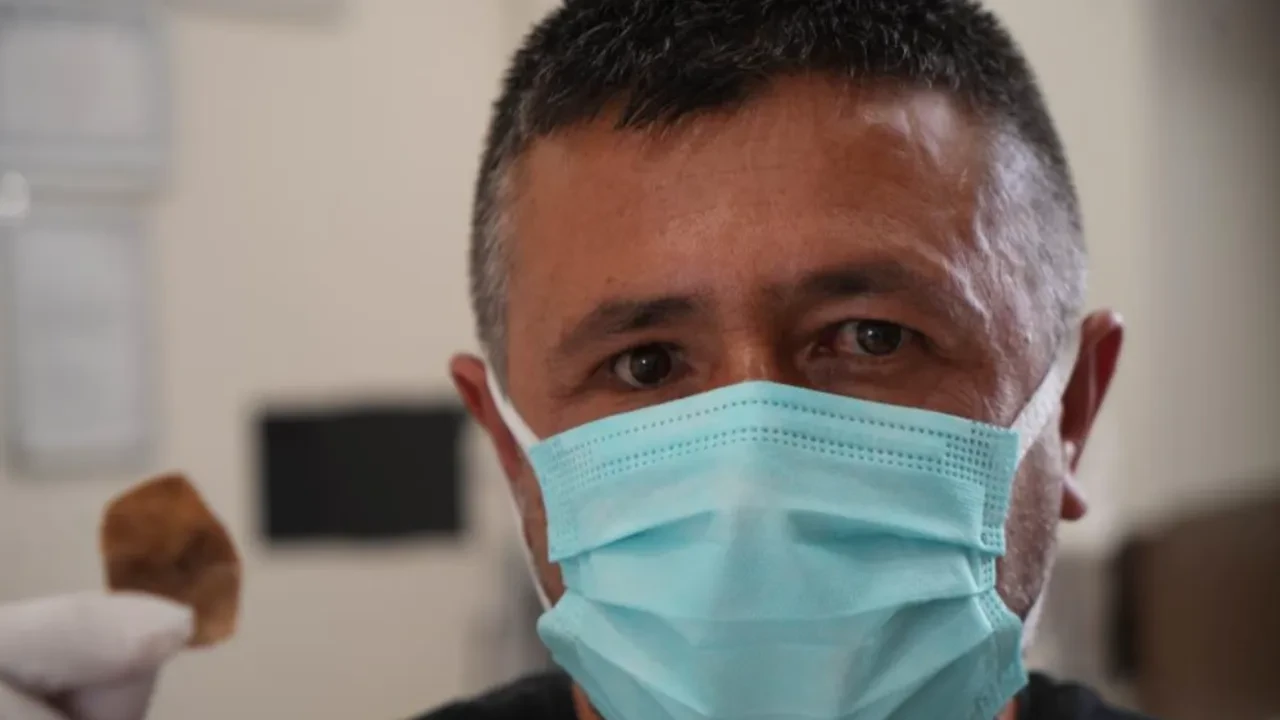 Burnundan yayılan kötü kokudan herkes kaçıyordu! Doktor bile şaştı kaldı 